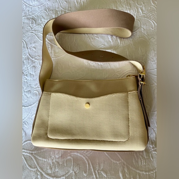 Cuyana Cream and Tan Crossbody Bag with Minimalist Design - Picture 4 of 7